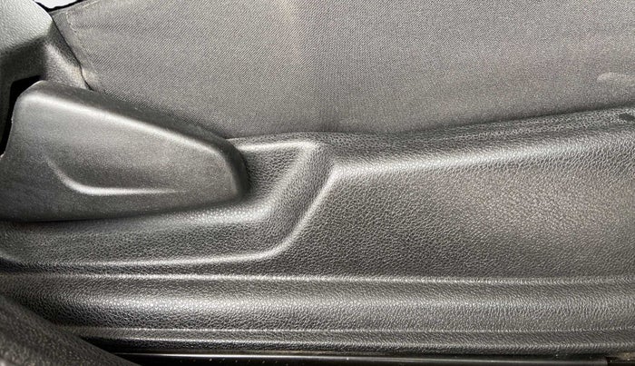2019 Renault Kwid RXL, Petrol, Manual, 73,970 km, Driver Side Adjustment Panel