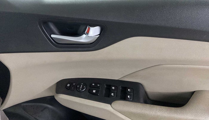 2017 Hyundai Verna 1.6 VTVT SX (O) AT, Petrol, Automatic, 37,337 km, Driver Side Door Panels Control
