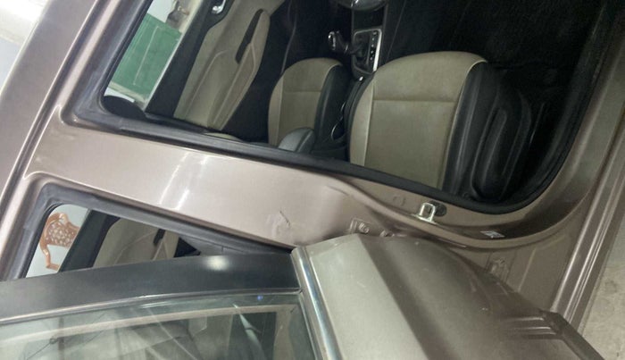 2017 Hyundai Verna 1.6 VTVT SX (O) AT, Petrol, Automatic, 37,337 km, Right B pillar - Minor scratches