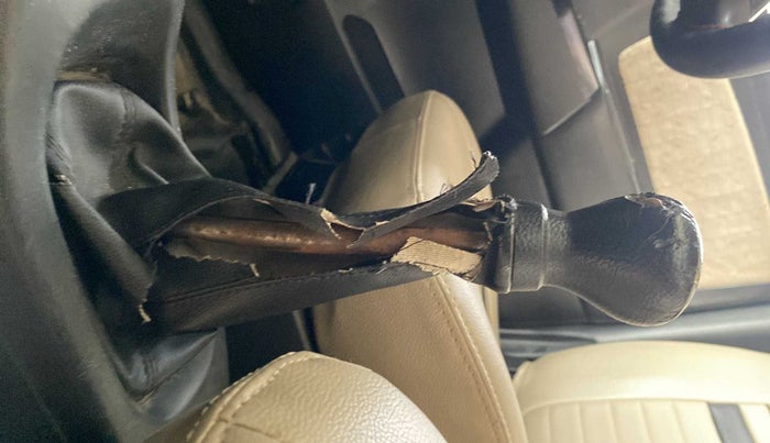 2017 Maruti Wagon R 1.0 VXI, Petrol, Manual, 18,345 km, Gear lever - Boot cover slightly torn