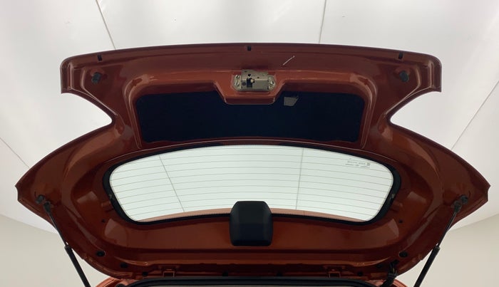 2016 Mahindra Kuv100 K8 6 STR, Petrol, Manual, 46,896 km, Boot Door Open