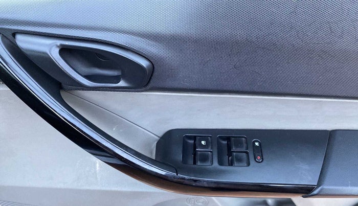 2018 Tata Tiago XM PETROL, Petrol, Manual, 24,977 km, Driver Side Door Panels Control