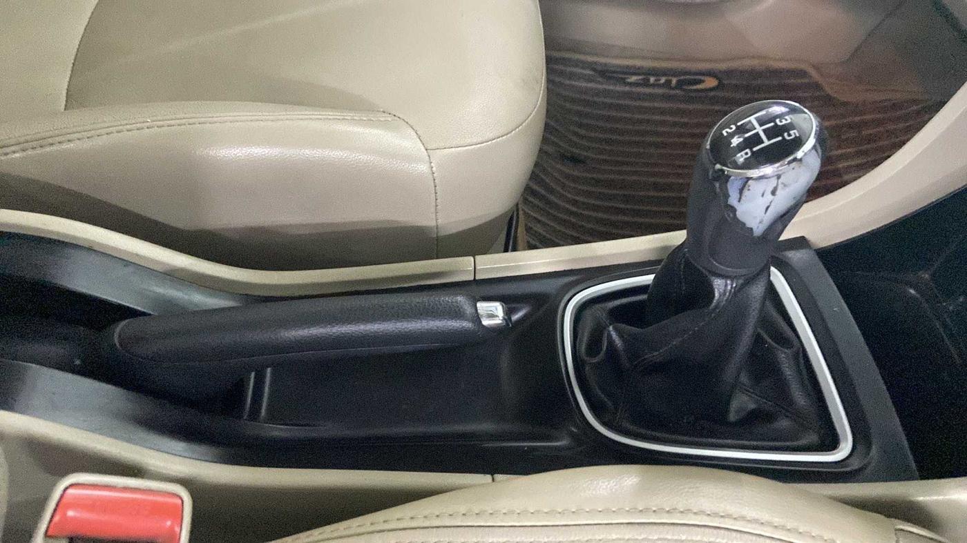 2016 Maruti Ciaz ZXI+, Petrol, Manual, 60,162 km, Gear Lever