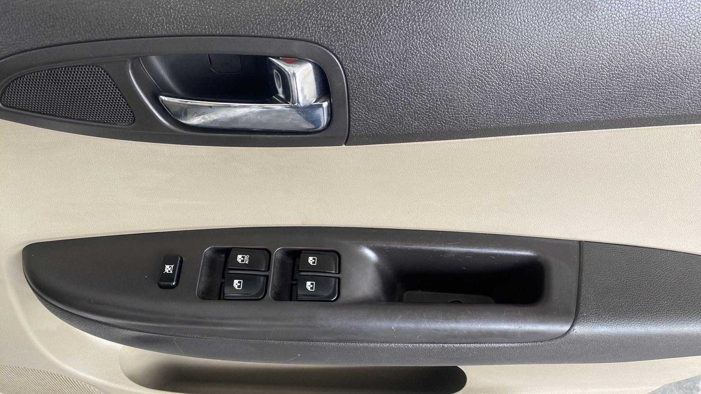 2012 Hyundai i20 MAGNA 1.4 CRDI, Diesel, Manual, 93,134 km, Driver Side Door Panels Control