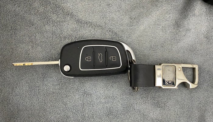 2014 Hyundai Xcent S (O) 1.2, Petrol, Manual, 45,061 km, Key Close Up