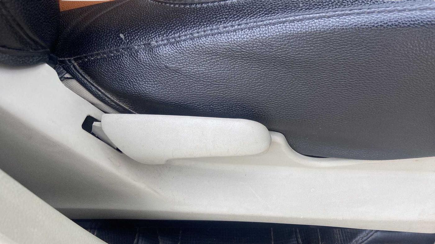 2018 Maruti Celerio VXI, Petrol, Manual, 61,227 km, Driver Side Adjustment Panel