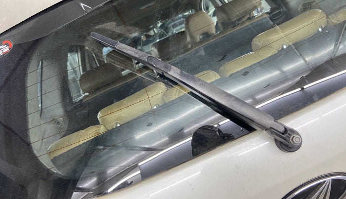2020 Mahindra XUV500 W11(O), Diesel, Manual, 30,867 km, Rear windshield - Wiper arm not available