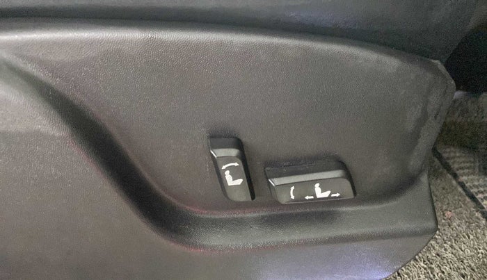 2020 Mahindra XUV500 W11(O), Diesel, Manual, 30,867 km, Driver Side Adjustment Panel