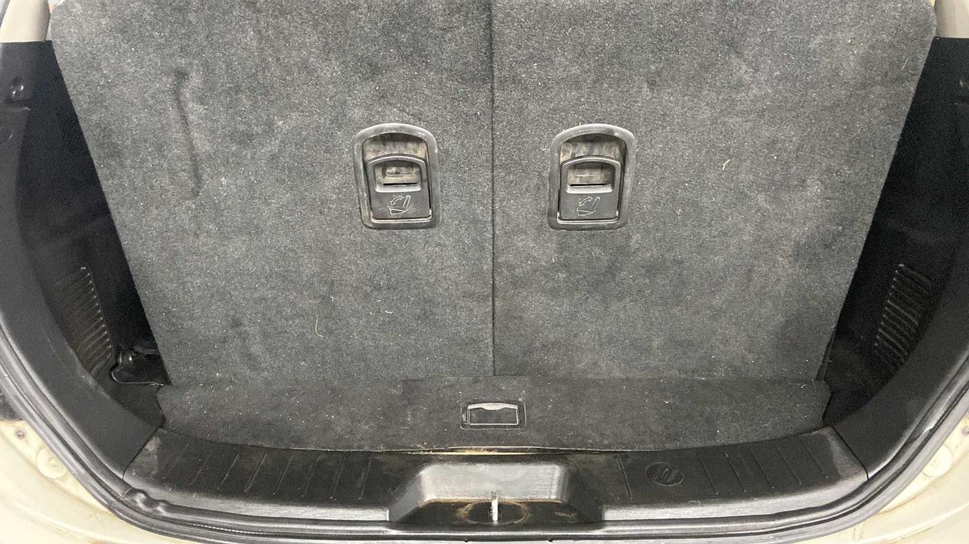 2020 Mahindra XUV500 W11(O), Diesel, Manual, 30,867 km, Boot Inside