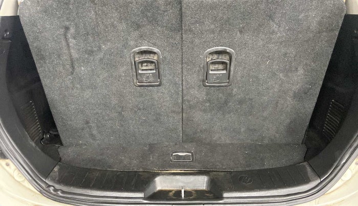 2020 Mahindra XUV500 W11(O), Diesel, Manual, 30,867 km, Boot Inside