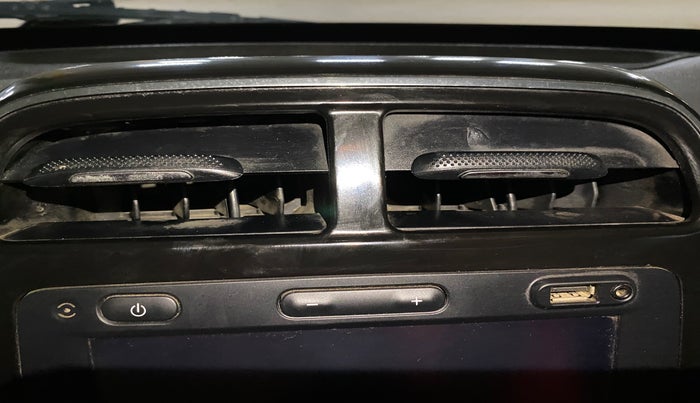 2018 Renault Kwid RXT 1.0 (O), Petrol, Manual, 63,021 km, AC Unit - Front vent has minor damage