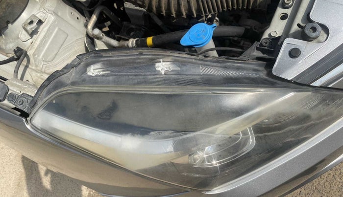 2018 Maruti Baleno ALPHA CVT PETROL 1.2, Petrol, Automatic, 63,662 km, Left headlight - Clamp has minor damage