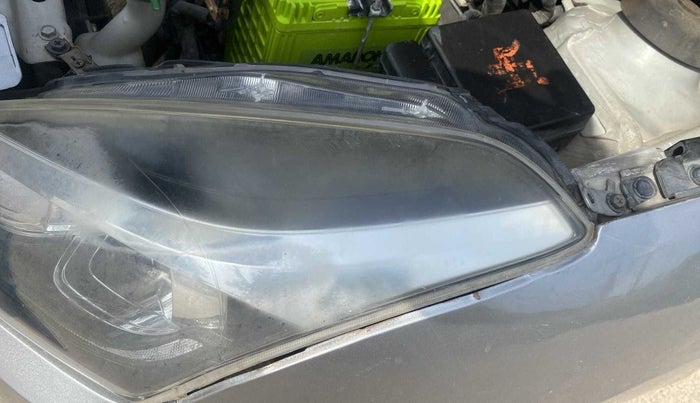 2018 Maruti Baleno ALPHA CVT PETROL 1.2, Petrol, Automatic, 63,662 km, Right headlight - Clamp has minor damage