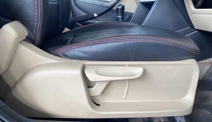 2016 Volkswagen Polo HIGHLINE1.5L, Diesel, Manual, 81,489 km, Driver Side Adjustment Panel