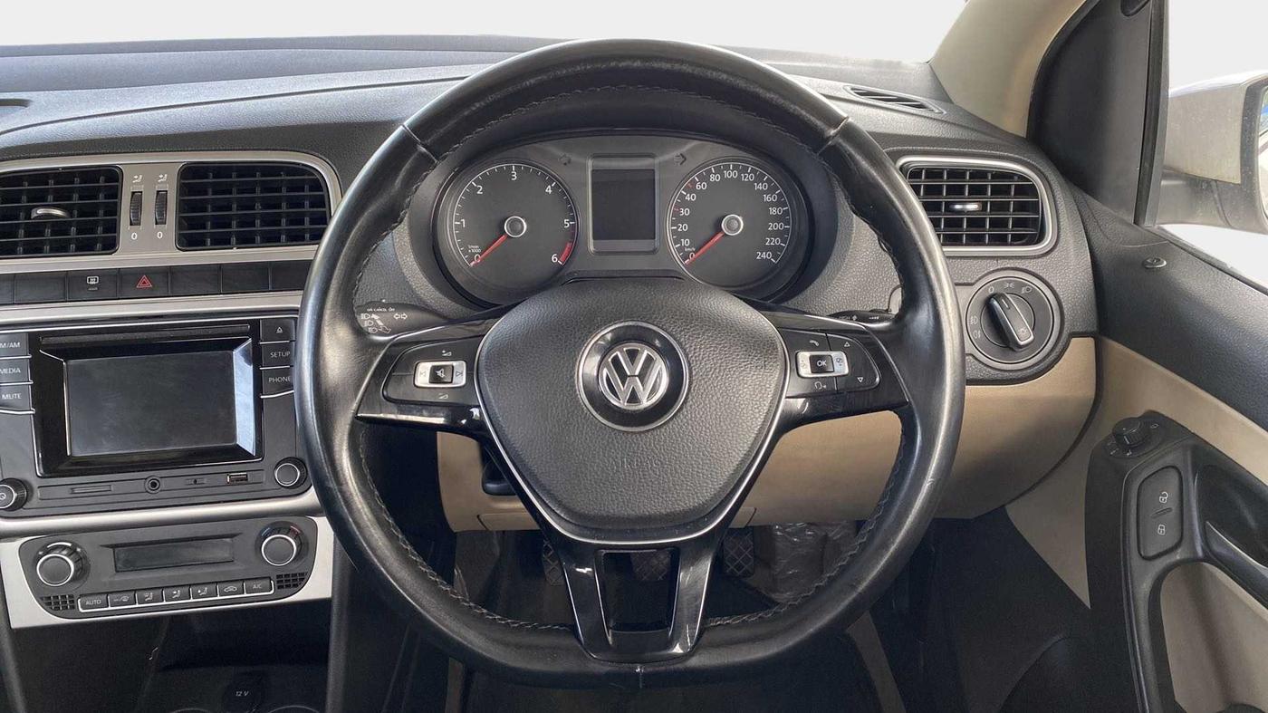 2016 Volkswagen Polo HIGHLINE1.5L, Diesel, Manual, 81,489 km, Steering Wheel Close Up