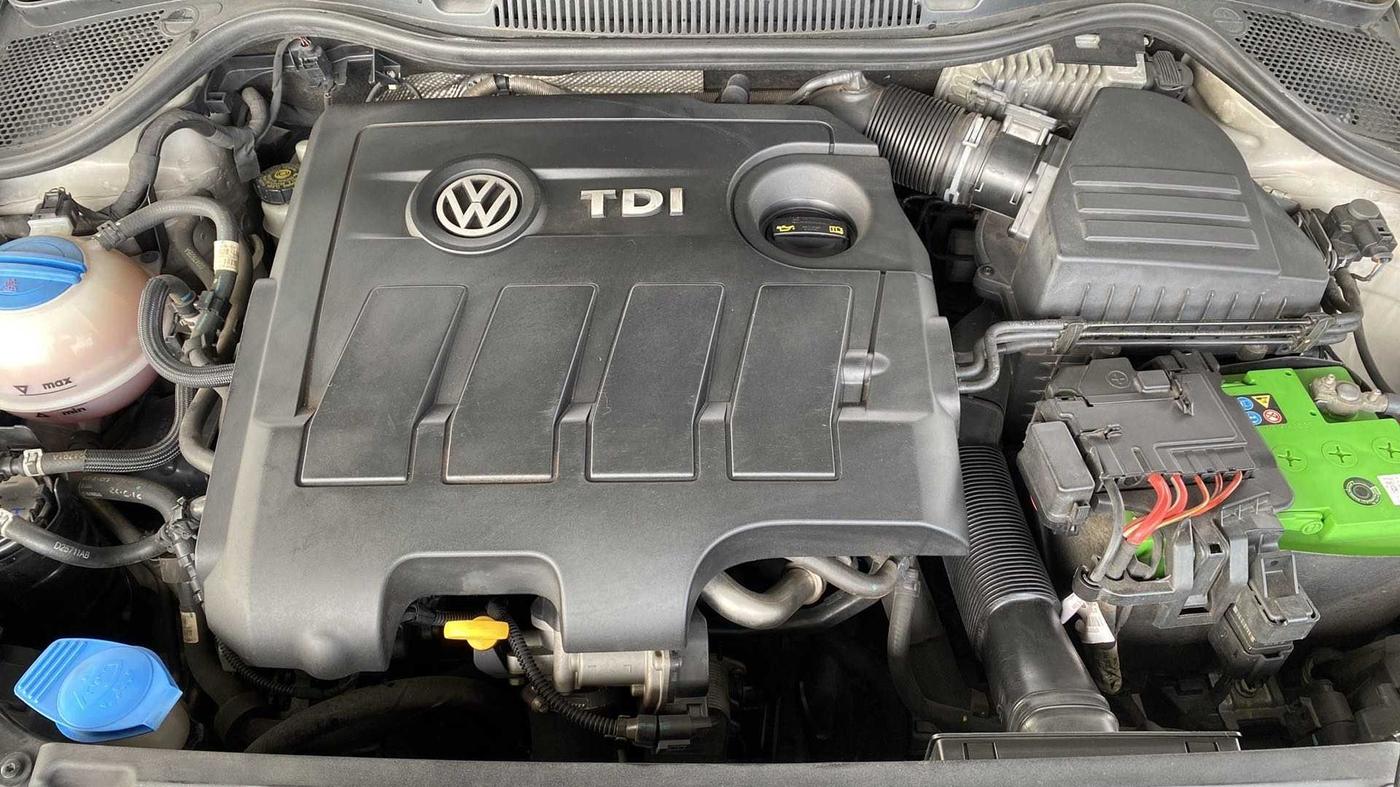 2016 Volkswagen Polo HIGHLINE1.5L, Diesel, Manual, 81,489 km, Open Bonet