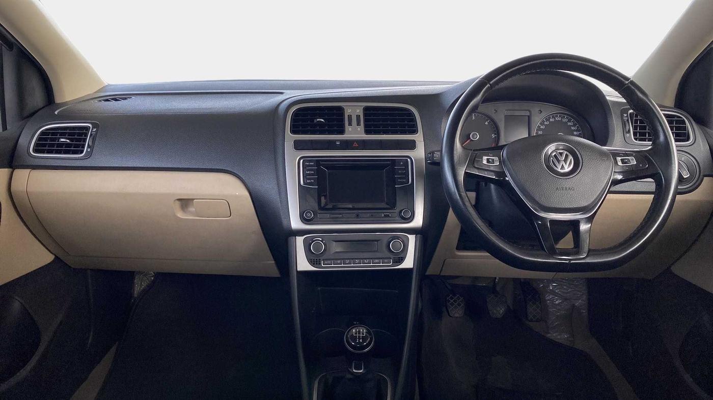2016 Volkswagen Polo HIGHLINE1.5L, Diesel, Manual, 81,489 km, Dashboard