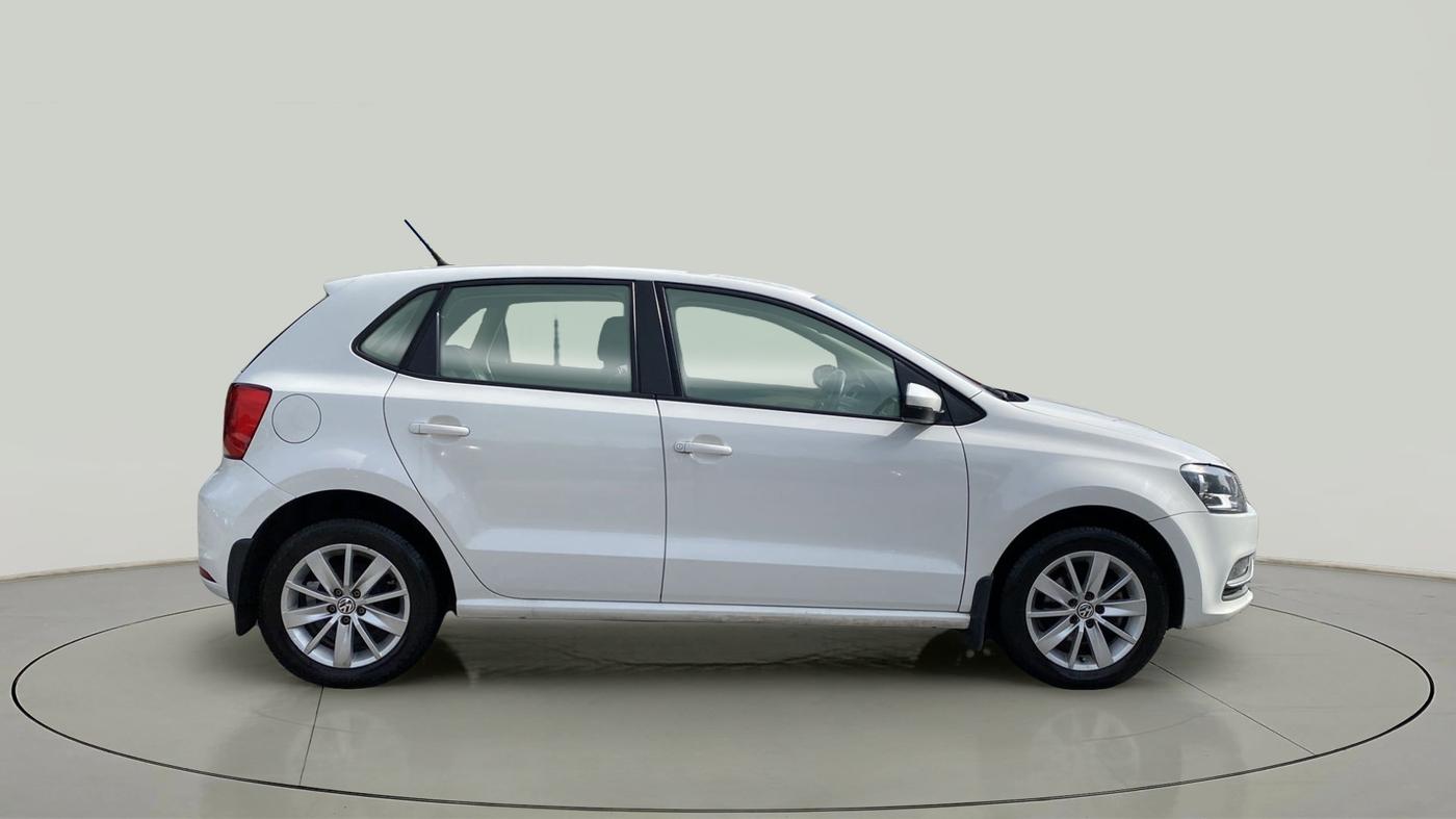 2016 Volkswagen Polo HIGHLINE1.5L, Diesel, Manual, 81,489 km, Right Side View
