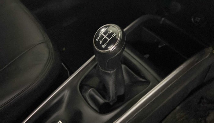 2019 Maruti Baleno DELTA PETROL 1.2, Petrol, Manual, 59,835 km, Gear lever - Boot cover slightly torn