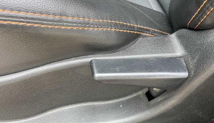 2017 Tata Tiago XT PETROL, Petrol, Manual, 68,039 km, Front left seat (passenger seat) - Seat adjuster not functional