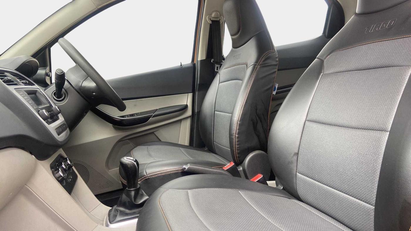 2017 Tata Tiago XT PETROL, Petrol, Manual, 68,039 km, Right Side Front Door Cabin
