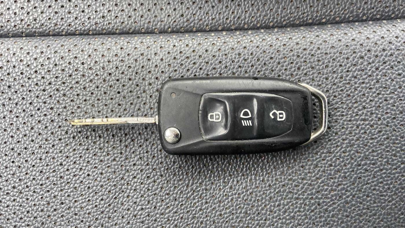 2017 Tata Tiago XT PETROL, Petrol, Manual, 68,039 km, Key Close Up