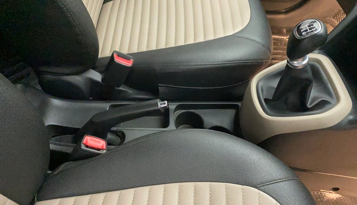 2016 Hyundai Grand i10 ASTA (O) 1.2 KAPPA VTVT, Petrol, Manual, 32,797 km, Gear Lever