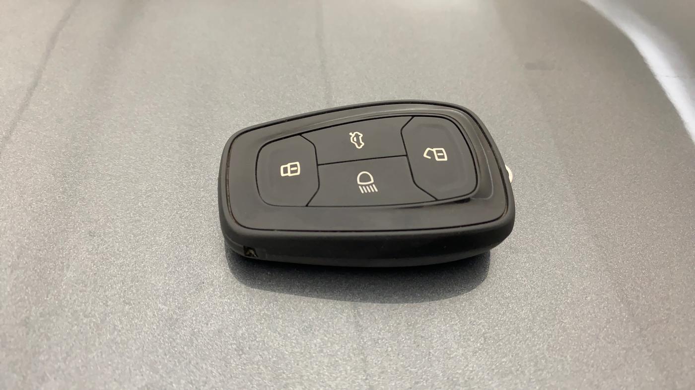 2021 Tata PUNCH CREATIVE  AMT, Petrol, Automatic, 69,002 km, Key Close Up