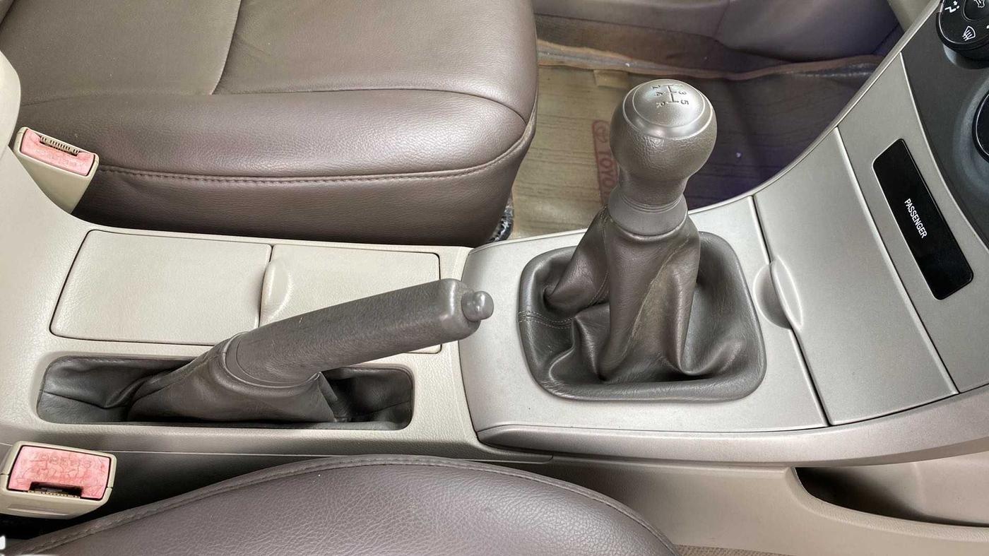 2010 Toyota Corolla Altis J PETROL, Petrol, Manual, 75,988 km, Gear Lever
