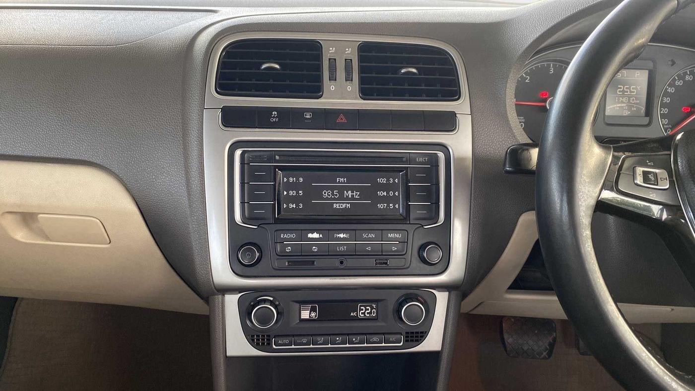 2015 Volkswagen Vento HIGHLINE 1.5 AT, Diesel, Automatic, 1,14,793 km, Air Conditioner