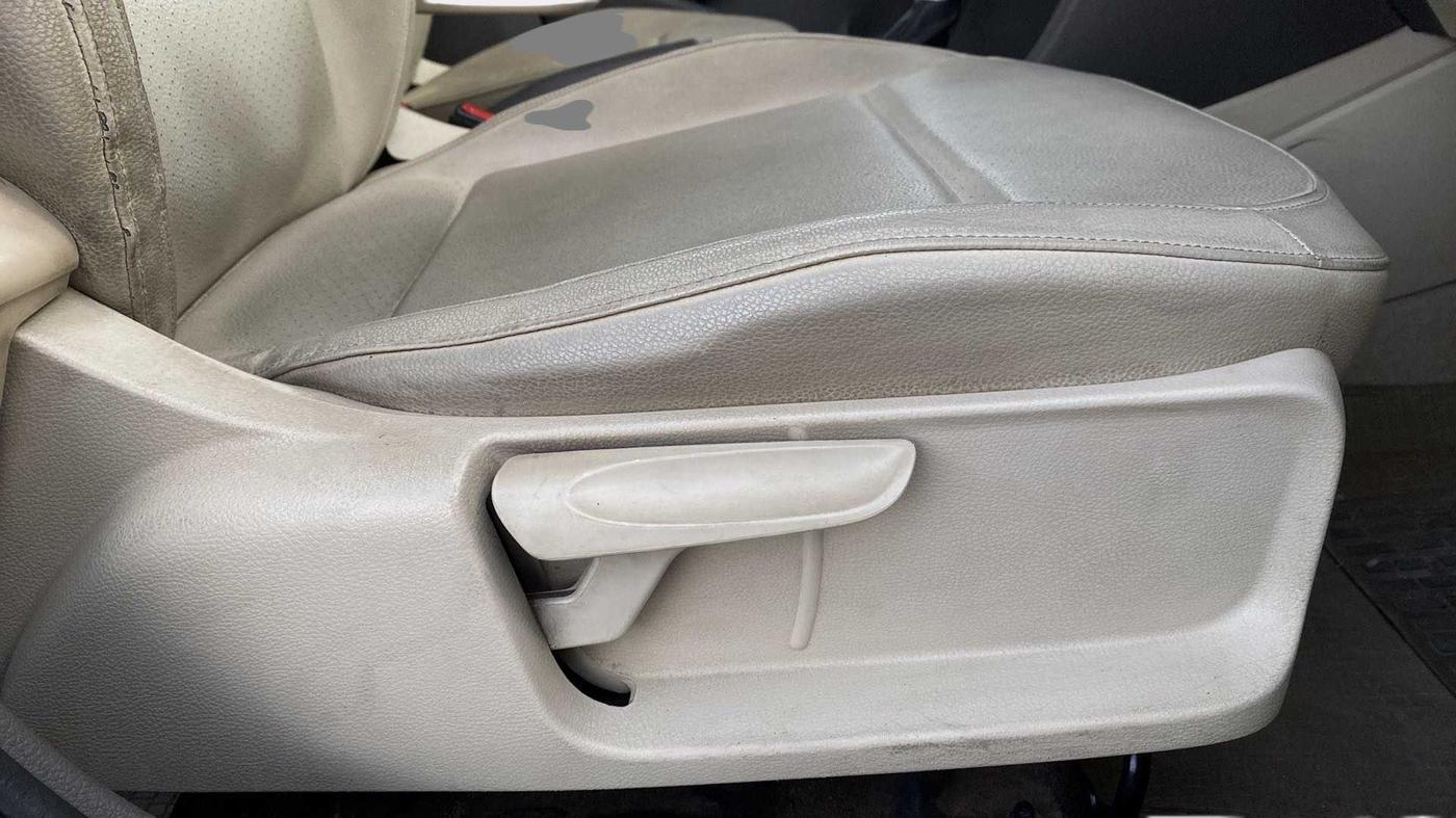 2015 Volkswagen Vento HIGHLINE 1.5 AT, Diesel, Automatic, 1,14,793 km, Driver Side Adjustment Panel