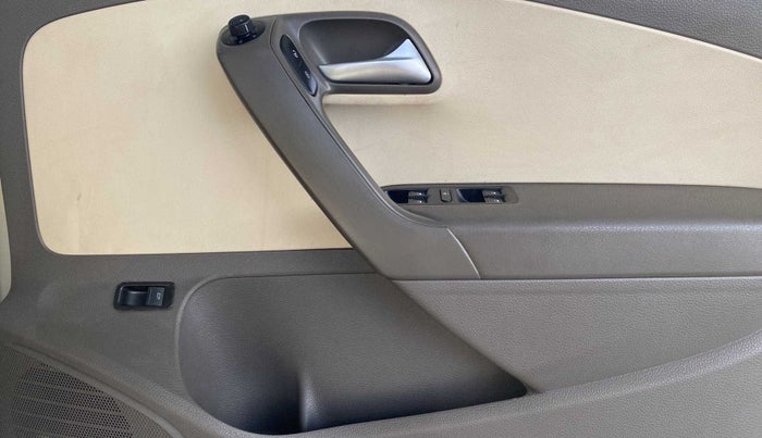 2015 Volkswagen Vento HIGHLINE 1.5 AT, Diesel, Automatic, 1,14,793 km, Driver Side Door Panels Control