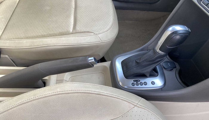 2015 Volkswagen Vento HIGHLINE 1.5 AT, Diesel, Automatic, 1,14,793 km, Gear Lever