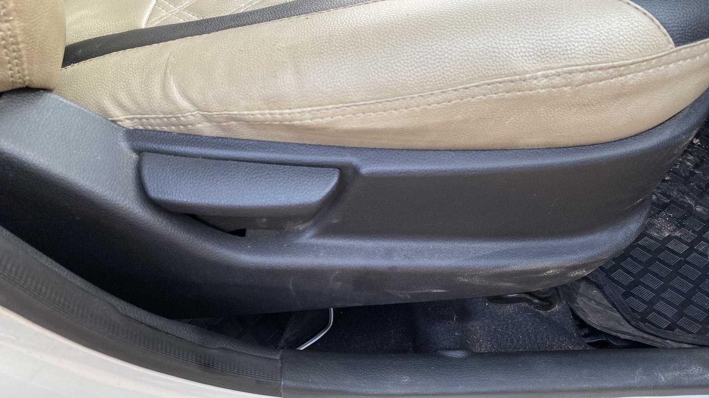 2014 Hyundai Eon ERA +, Petrol, Manual, 21,599 km, Driver Side Adjustment Panel
