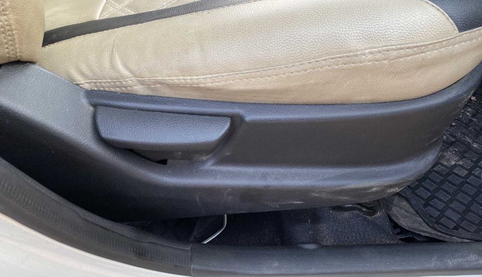 2014 Hyundai Eon ERA +, Petrol, Manual, 21,599 km, Driver Side Adjustment Panel