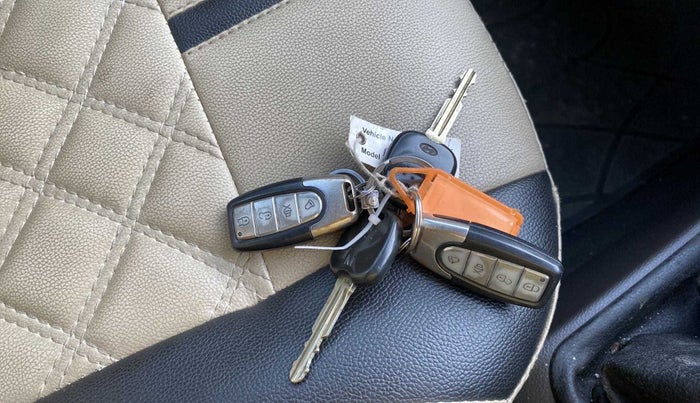 2014 Hyundai Eon ERA +, Petrol, Manual, 21,599 km, Key Close Up
