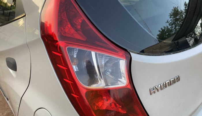 2014 Hyundai Eon ERA +, Petrol, Manual, 21,599 km, Left tail light - < 2 inches,no. = 2