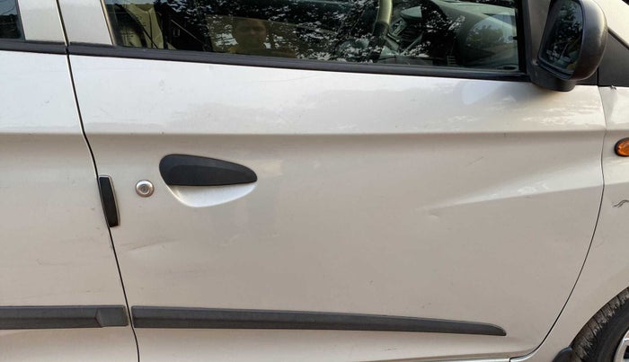 2014 Hyundai Eon ERA +, Petrol, Manual, 21,599 km, Driver-side door - Minor scratches