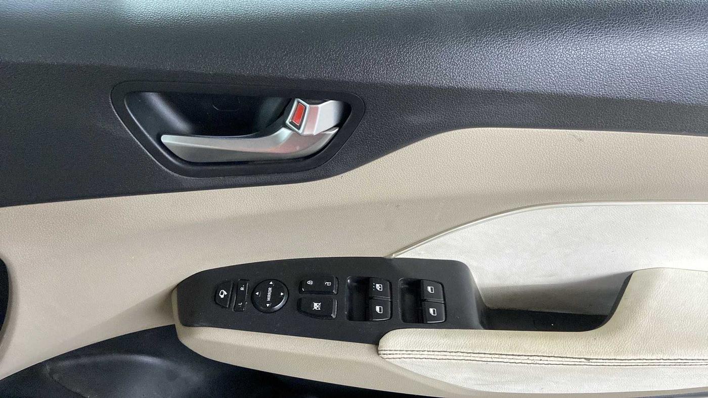 2020 Hyundai Verna SX 1.5 VTVT, Petrol, Manual, 43,734 km, Driver Side Door Panels Control