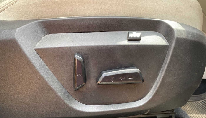 2022 Tata Safari XZA PLUS 6S, Diesel, Automatic, 7,228 km, Driver Side Adjustment Panel