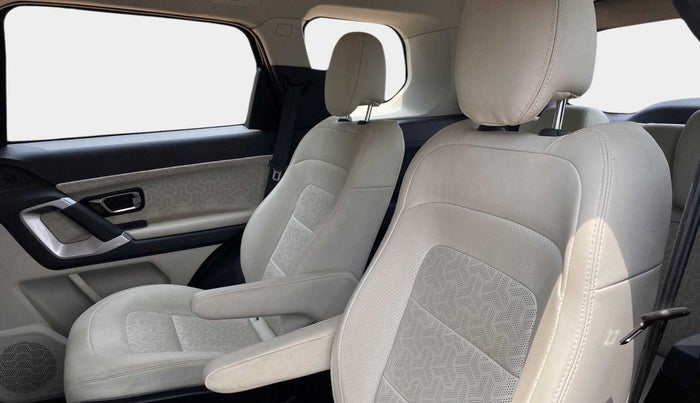 2022 Tata Safari XZA PLUS 6S, Diesel, Automatic, 7,228 km, Right Side Rear Door Cabin