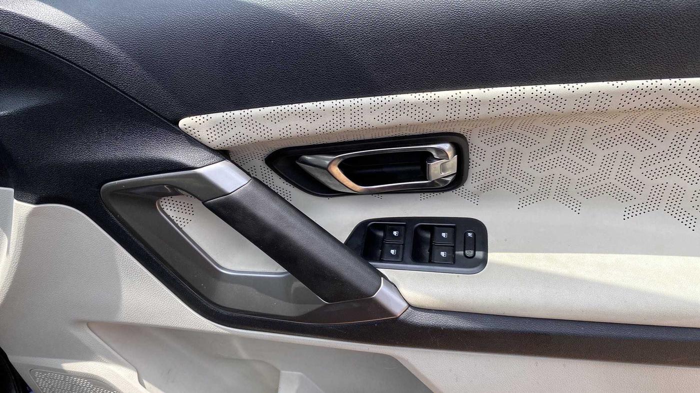2022 Tata Safari XZA PLUS 6S, Diesel, Automatic, 7,228 km, Driver Side Door Panels Control