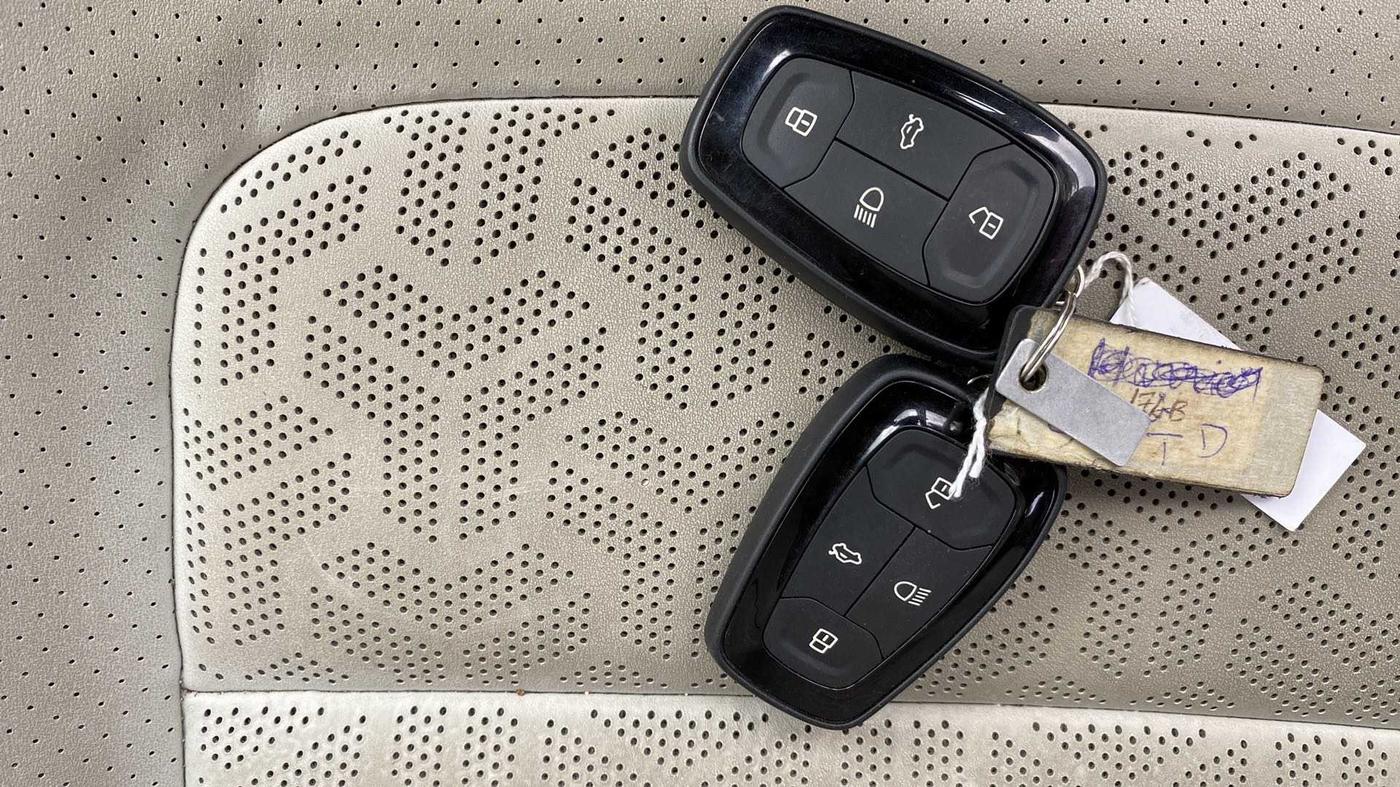 2022 Tata Safari XZA PLUS 6S, Diesel, Automatic, 7,228 km, Key Close Up