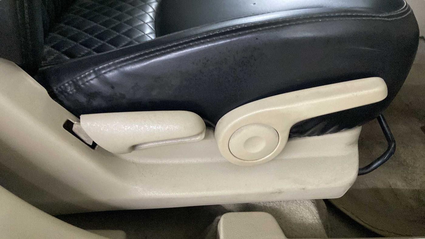 2019 Maruti Ciaz DELTA 1.5 SHVS MT PETROL, Petrol, Manual, 33,035 km, Driver Side Adjustment Panel