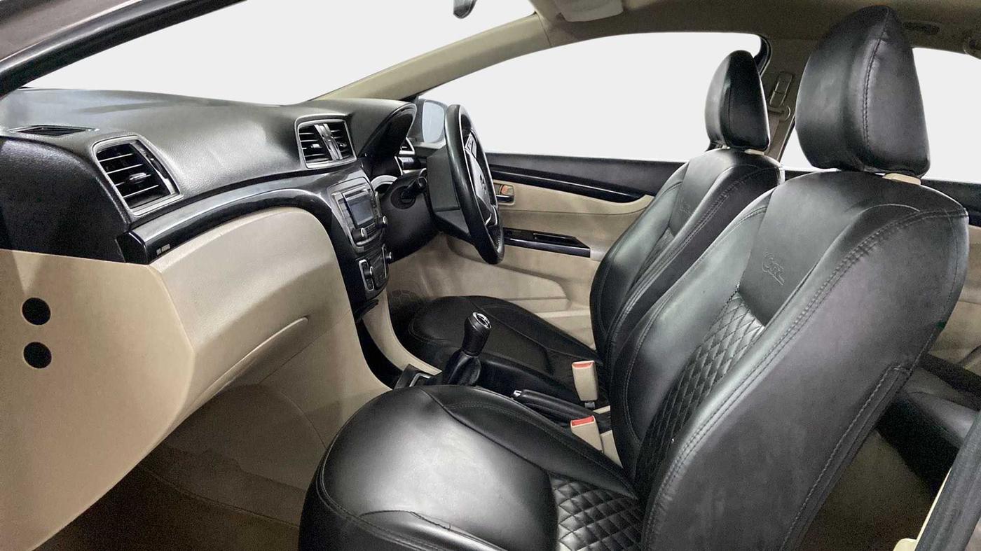 2019 Maruti Ciaz DELTA 1.5 SHVS MT PETROL, Petrol, Manual, 33,035 km, Right Side Front Door Cabin