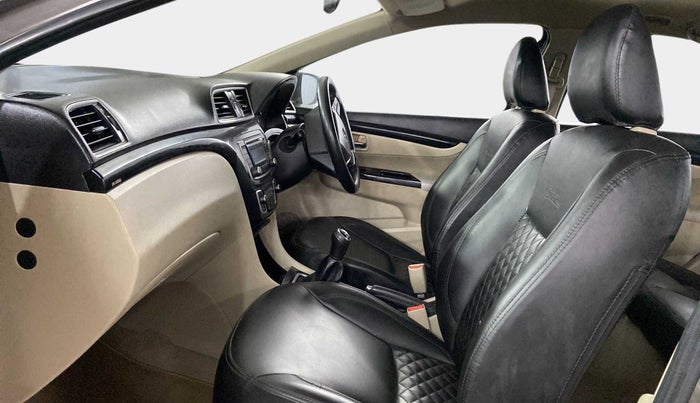 2019 Maruti Ciaz DELTA 1.5 SHVS MT PETROL, Petrol, Manual, 33,035 km, Right Side Front Door Cabin