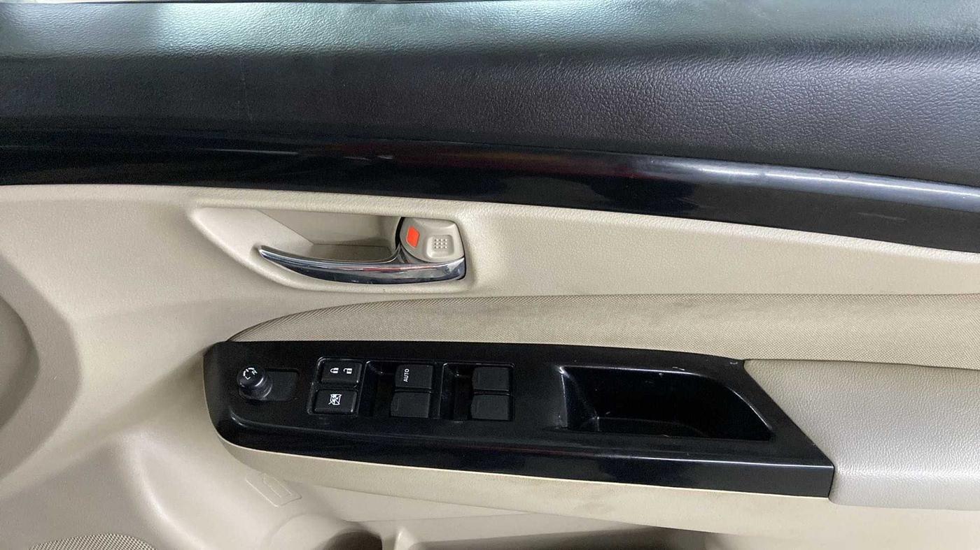 2019 Maruti Ciaz DELTA 1.5 SHVS MT PETROL, Petrol, Manual, 33,035 km, Driver Side Door Panels Control