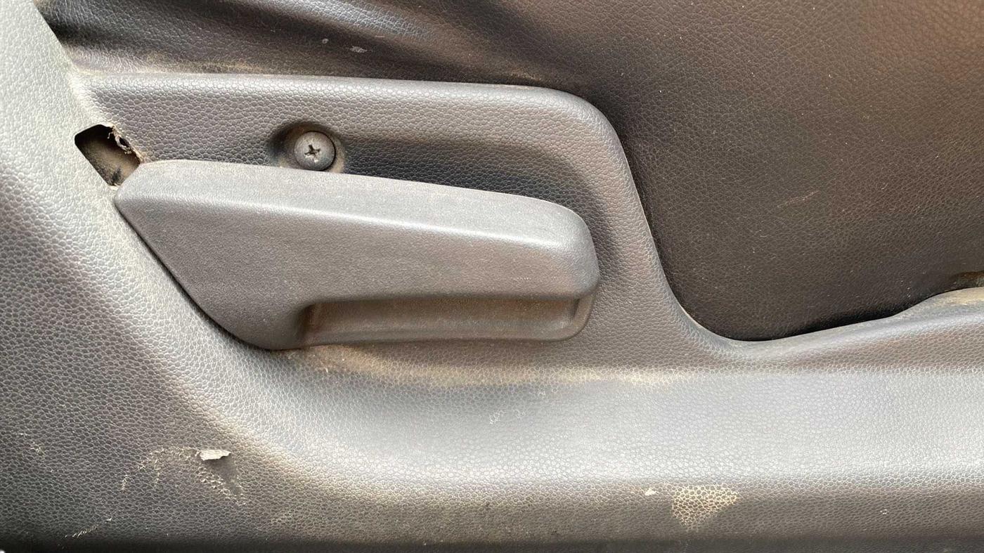 2011 Maruti Ritz LXI, Petrol, Manual, 96,609 km, Driver Side Adjustment Panel