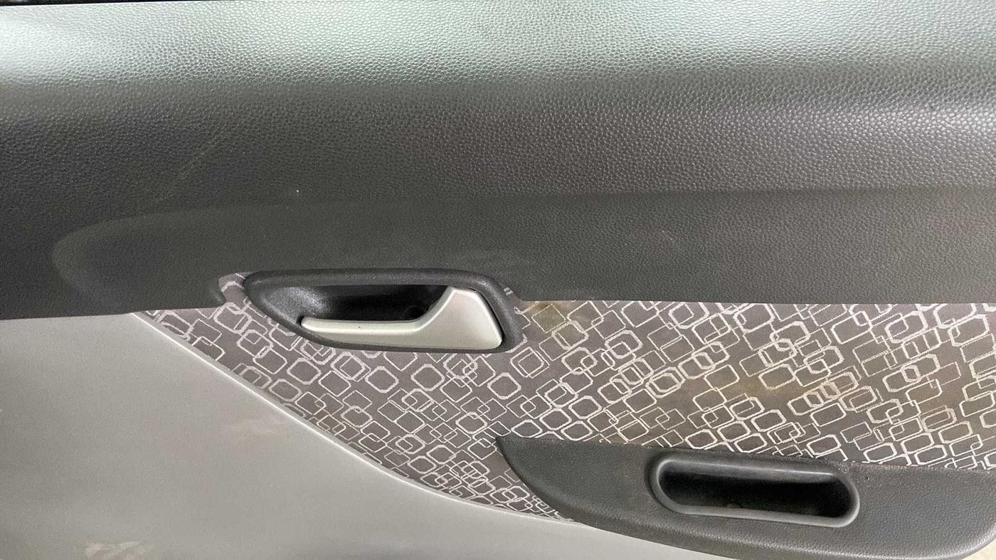 2018 Maruti Alto 800 LXI, Petrol, Manual, 16,105 km, Driver Side Door Panels Control