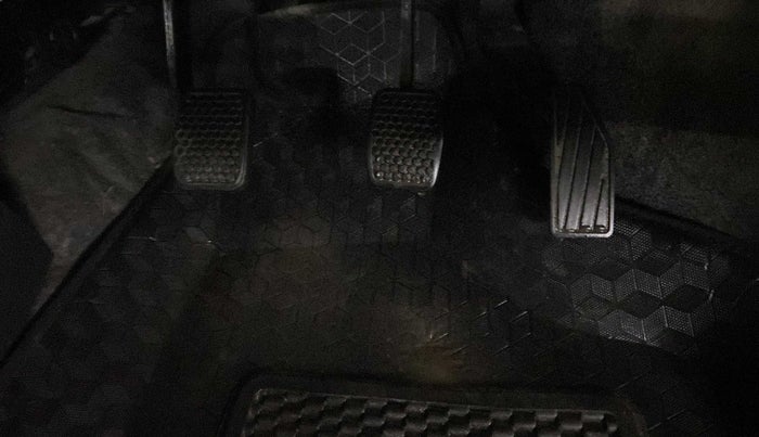 2018 Maruti Alto 800 LXI, Petrol, Manual, 16,105 km, Pedals